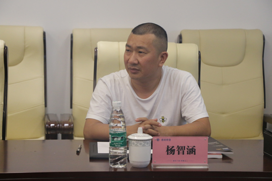 副会长杨智涵.jpg
副会长杨智涵.jpg