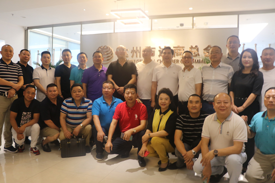 王开庆会长一行在
合影留念.jpg 王开庆会长一行在
合影留念.jpg